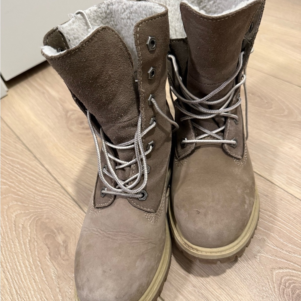 Timberland fleece-lined fold over boots US 7.5